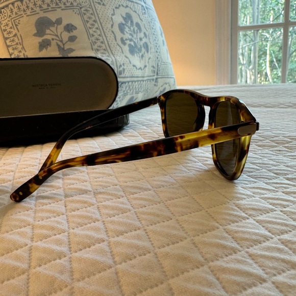 Bottega Veneta tortoise sunglasses - Picture 5 of 7